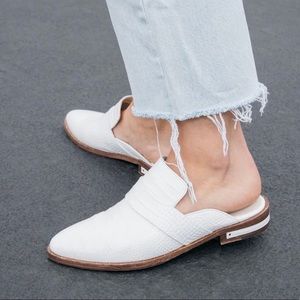 Freda Salvador Keen Mule in White Croc size 8 1/2
